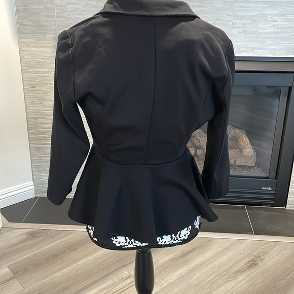 Dynamite Black Blazer Good Condition - Picture 3 of 4